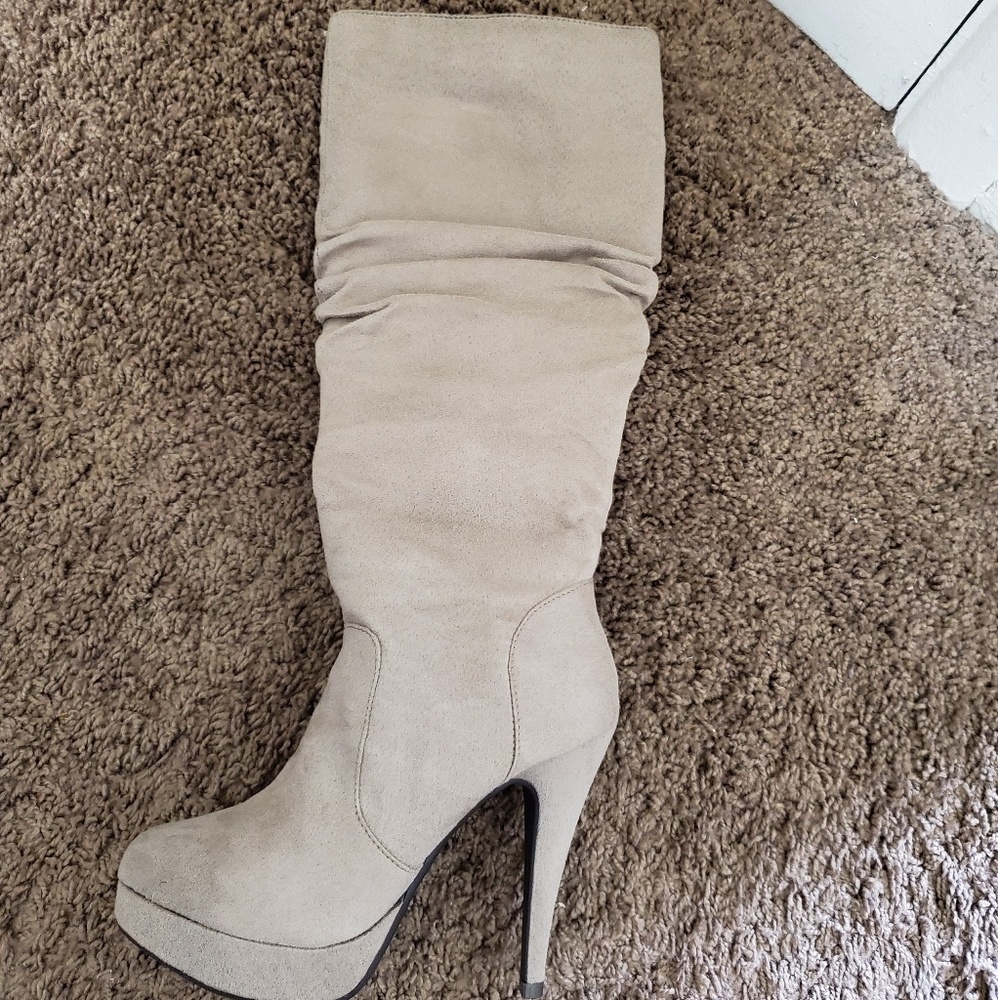 Suede boots